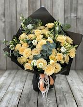 Букет цветов из:  Розы и Лизиантусы в Роговской