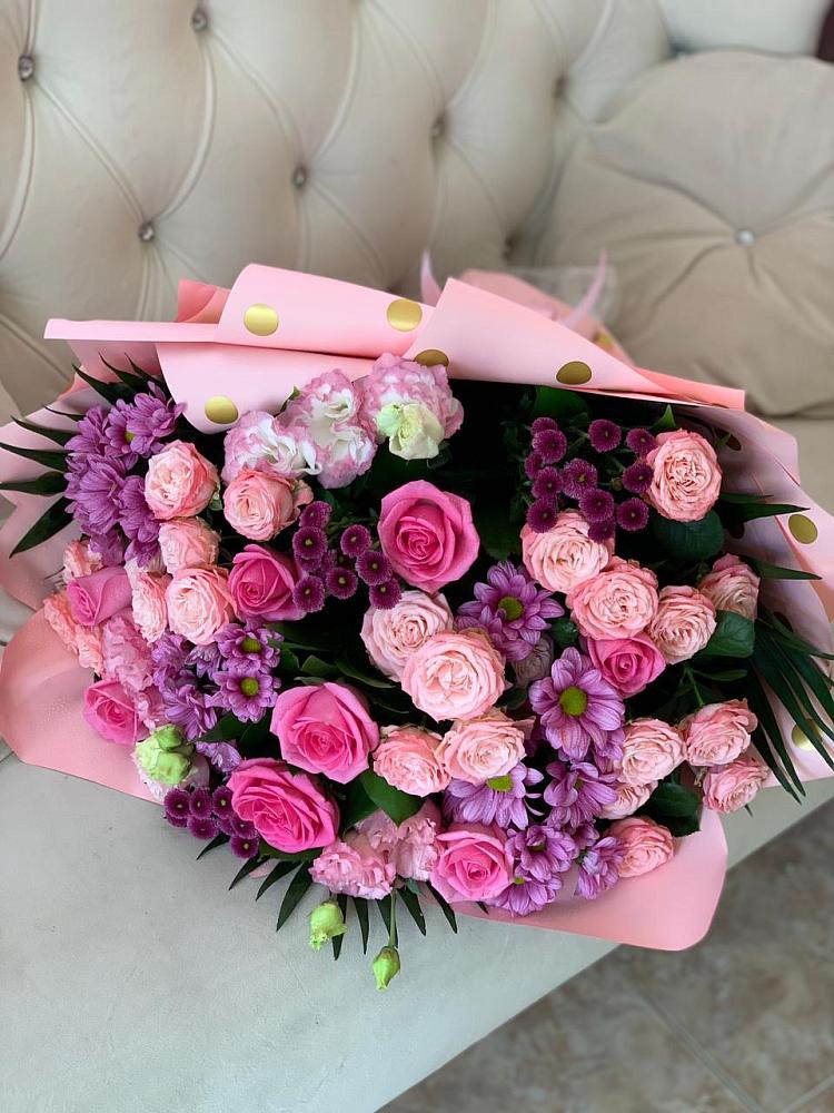 Букет цветов из: Хризантемы, Розы и Лизиантусы в Роговской