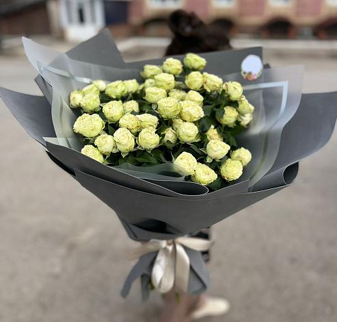 Букет Белые кустовые розы Солинеро в Роговской