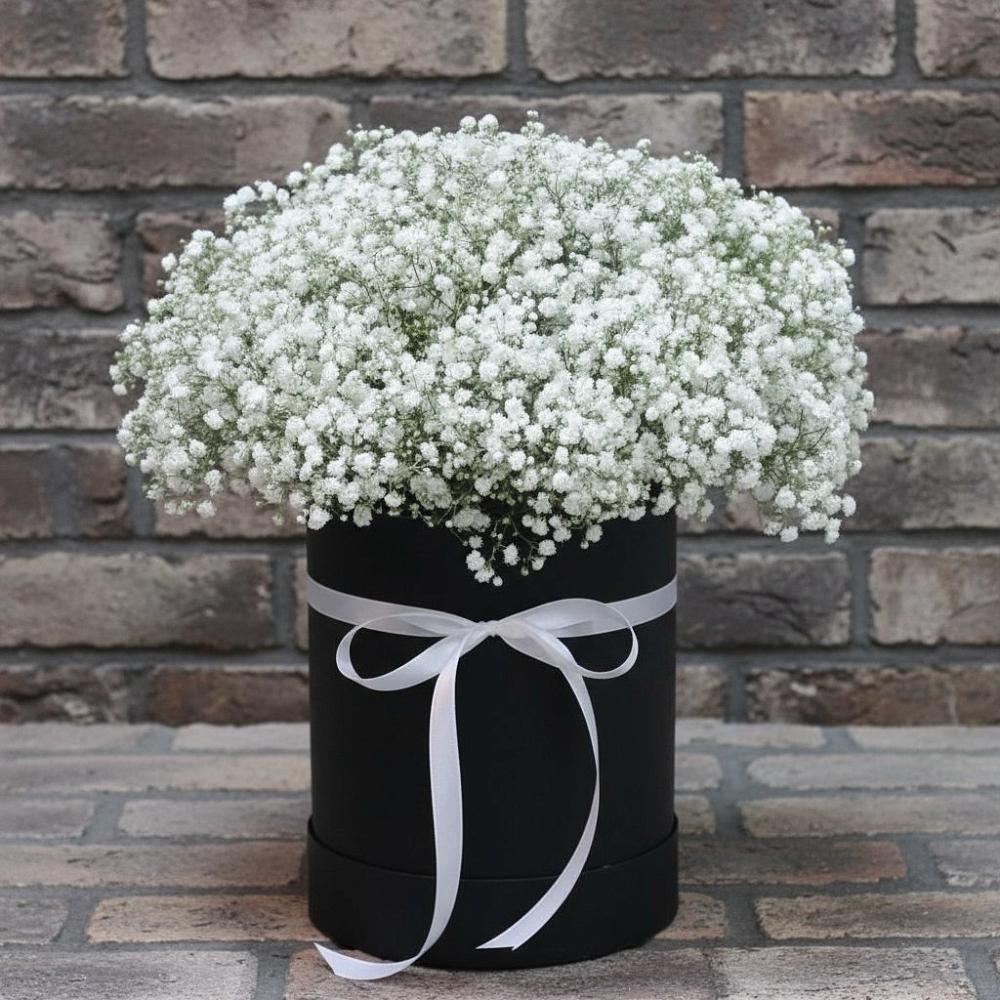 Цветочная композиция из Гипсофила в шляпной коробке в Роговской