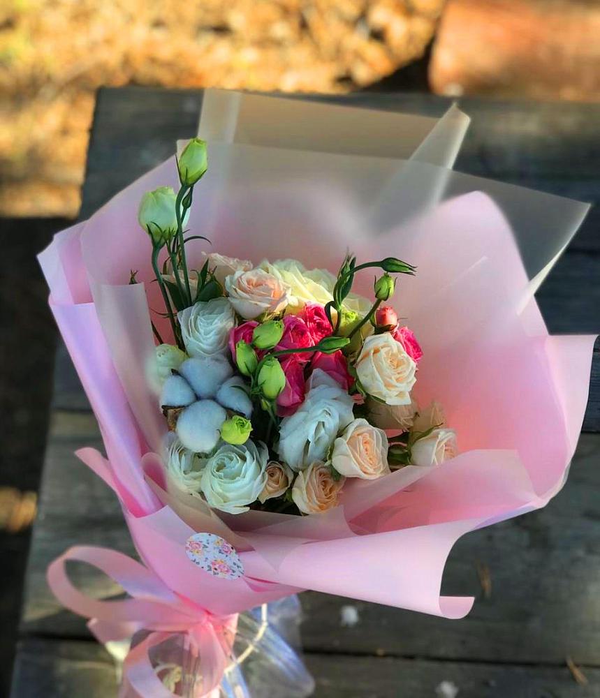 Букет цветов из: Розы и Лизиантусы в Роговской