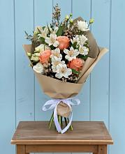 Букет цветов из:  Альстромерии, Лизиантусы, Розы и Хризантемы в Роговской