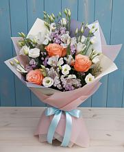 Букет цветов из:  Лизиантусы, Розы, Альстромерии и Гипсофила в Роговской