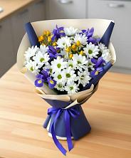 Букет цветов из:  Розы, Ирисы и Хризантемы в Роговской