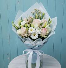 Букет цветов из:  Розы и Лизиантусы в Роговской