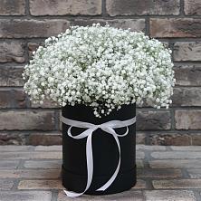 Цветочная композиция из Гипсофила в шляпной коробке в Роговской