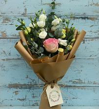 Букет цветов из:  Розы и Лизиантусы в Роговской