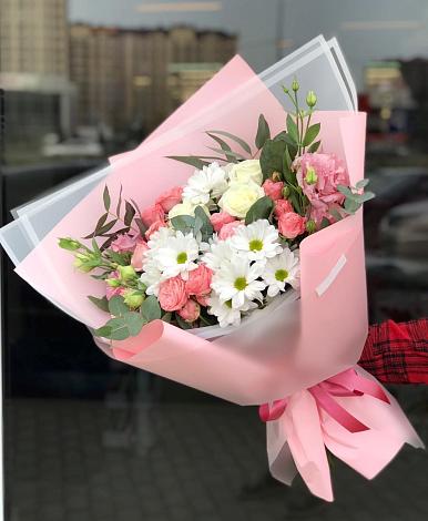 Букет цветов из: Розы, Лизиантусы и Хризантемы в Роговской